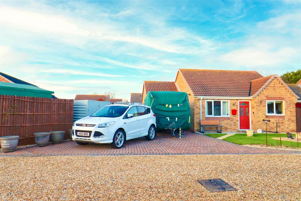 Aqua Drive, Mablethorpe 2 bed detached bungalow £259,995