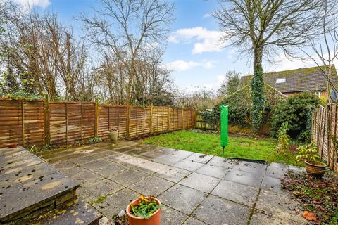 5 Oak Close, Overton, Basingstoke, RG25 3JT