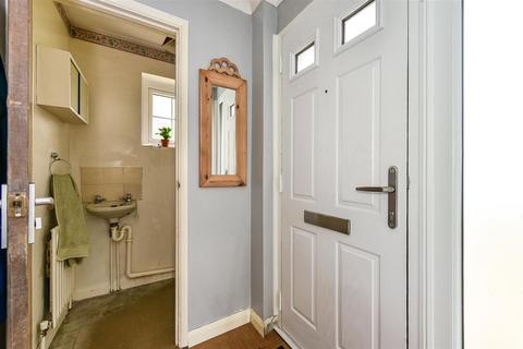 5 Oak Close, Overton, Basingstoke, RG25 3JT