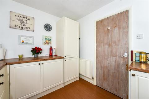 5 Oak Close, Overton, Basingstoke, RG25 3JT