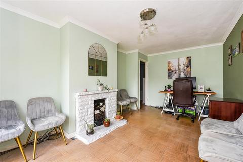 5 Oak Close, Overton, Basingstoke, RG25 3JT