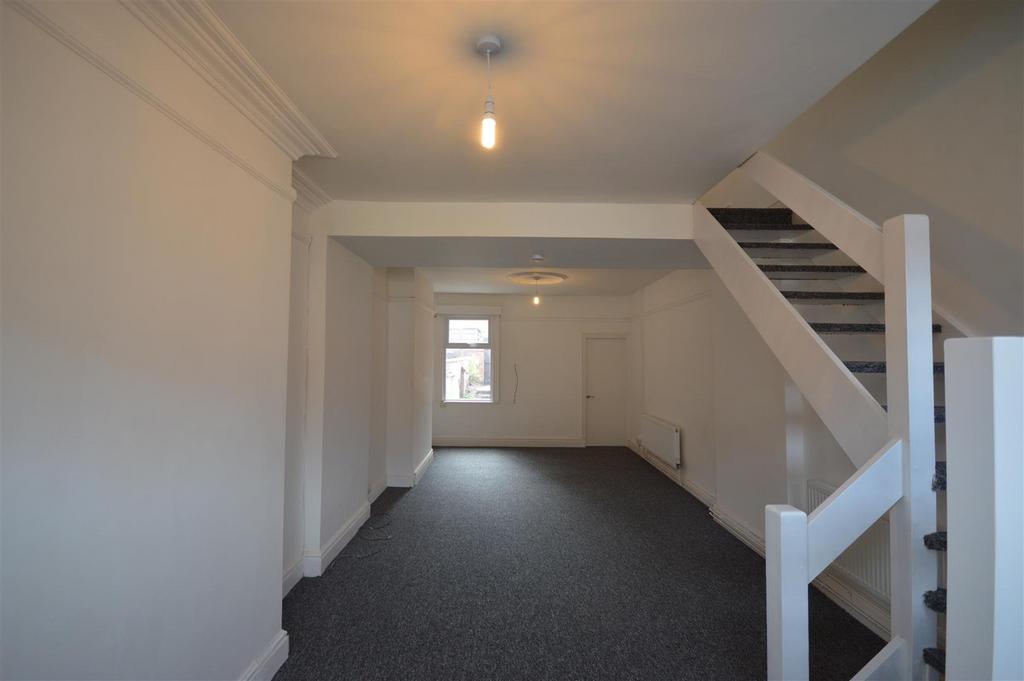 Danvers Road, Leicester 3 bed terraced house to rent £950 pcm (£219 pw)
