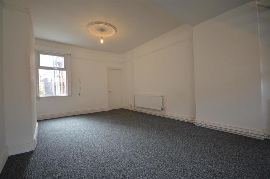 Danvers Road, Leicester 3 bed terraced house to rent £950 pcm (£219 pw)