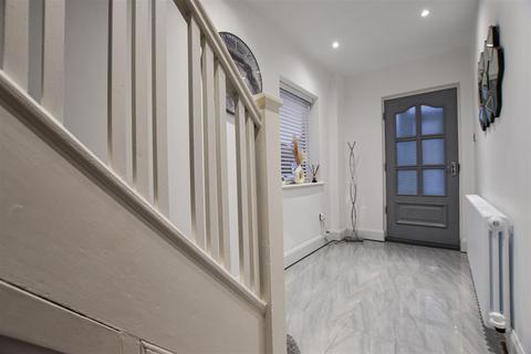 3 bedroom semi-detached house for sale - Rokeby Park, Hull