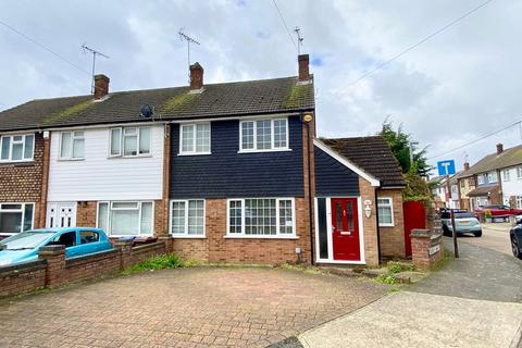 4 bedroom end of terrace house for sale, Larkswood Road, Corringham, SS17