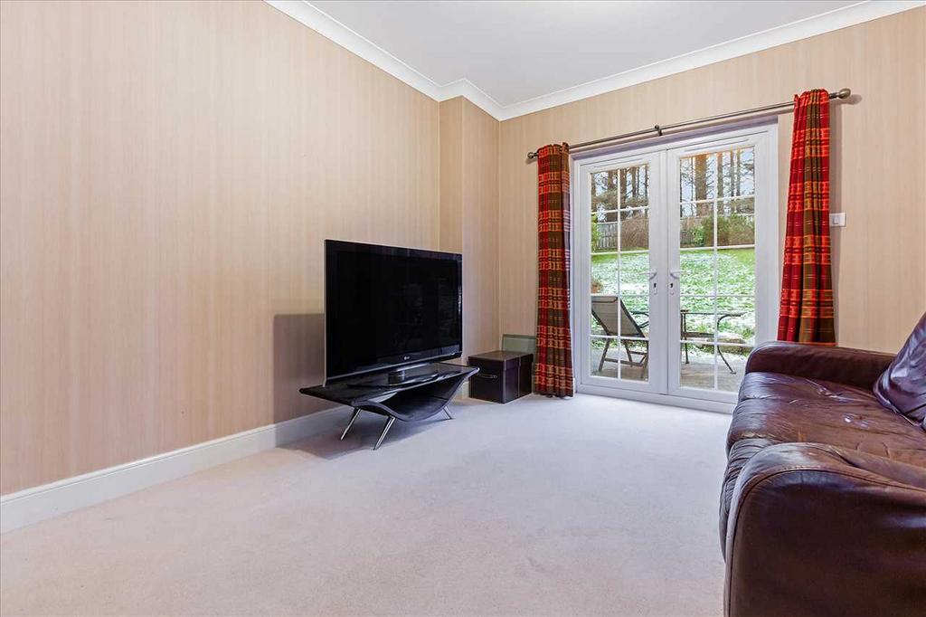 Family / TV Area (1)