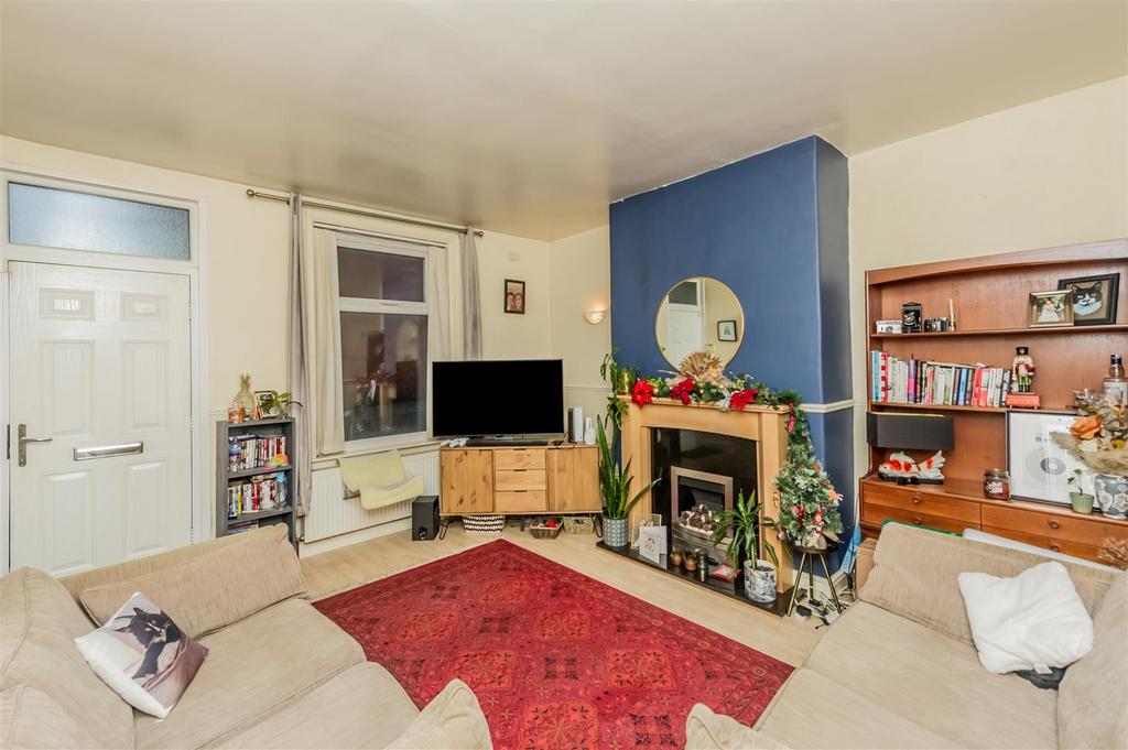 Paisley Terrace, Armley, Leeds 2 bed terraced house £675 pcm (£156 pw)