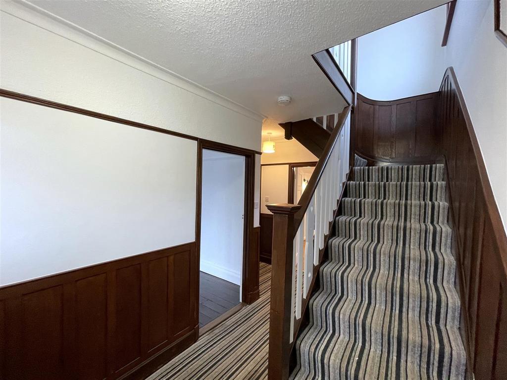 Stanley Park Road, Carshalton SM5 4 bed detached house to rent £2,450