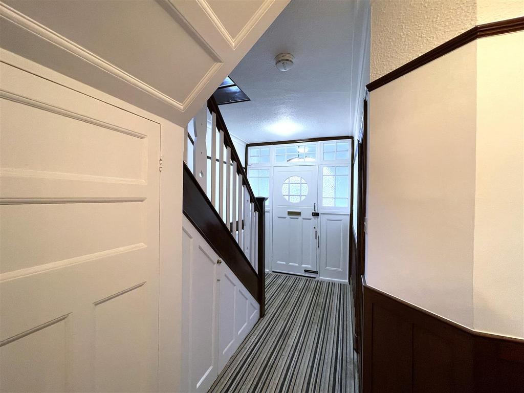 Stanley Park Road, Carshalton SM5 4 bed detached house to rent £2,450