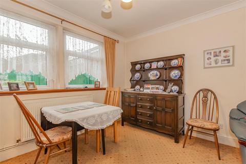 3 bedroom semi-detached house for sale - Halstead Road, Erith