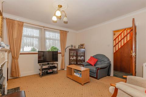 32 Halstead Road, Erith, DA8 3HX