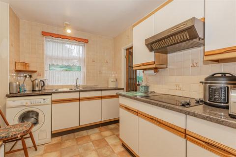 32 Halstead Road, Erith, DA8 3HX