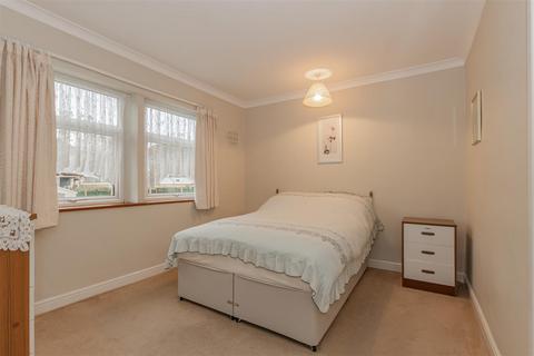 32 Halstead Road, Erith, DA8 3HX
