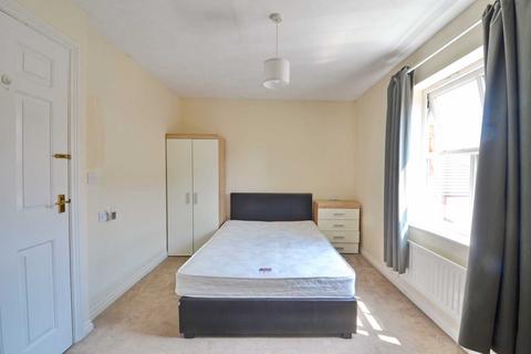 5 bedroom end of terrace house to rent, Wright Way, Stoke Park
