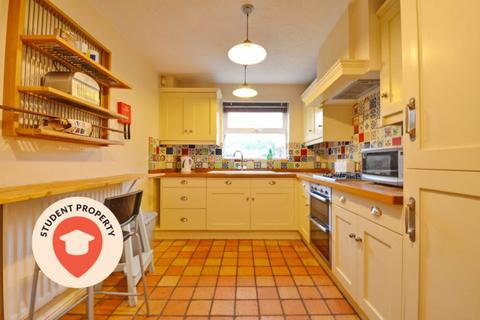 6 bedroom semi-detached house to rent, Lutyens Close, Stapleton