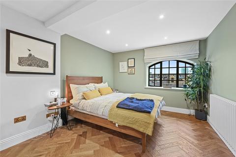 2 bedroom apartment for sale - St. Saviours Wharf, 8 Shad Thames, London, SE1