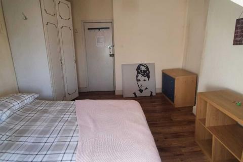 Flat share to rent - Chichele Road