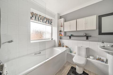 54 Chinnor Road, Thame, OX9 3LR