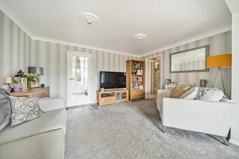 54 Chinnor Road, Thame, OX9 3LR