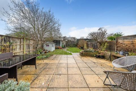 54 Chinnor Road, Thame, OX9 3LR
