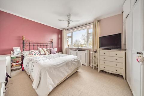 54 Chinnor Road, Thame, OX9 3LR