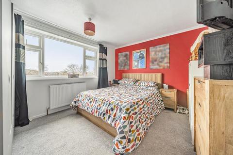 54 Chinnor Road, Thame, OX9 3LR