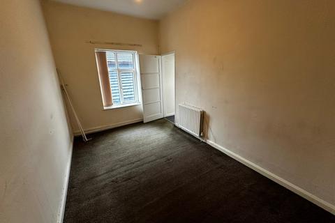 Flat to rent, Main Street, Bingley, West Yorkshire, BD16