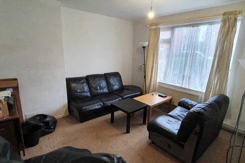 4 bedroom semi-detached house to rent, Brangwyn Grove, Horfield