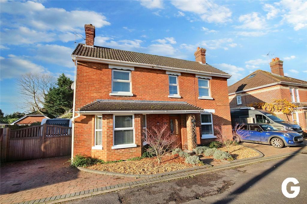 Middleton Road, Ringwood, Hampshire, BH24 4 bed detached house for sale