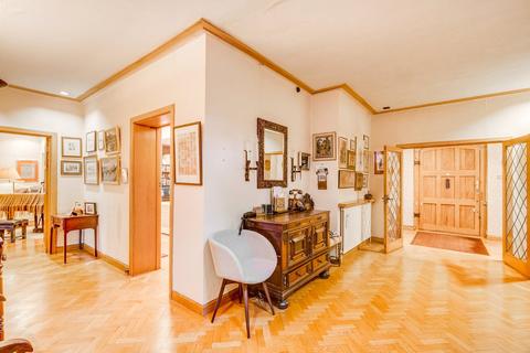 50 West Heath Road, London, NW3 7UR