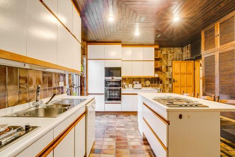 50 West Heath Road, London, NW3 7UR
