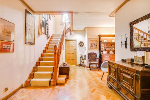 50 West Heath Road, London, NW3 7UR