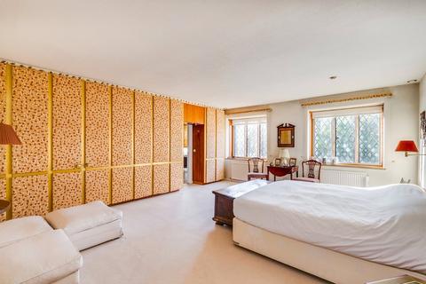 50 West Heath Road, London, NW3 7UR