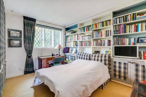 50 West Heath Road, London, NW3 7UR