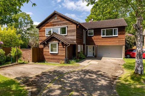 6 bedroom detached house for sale, Cobbett Close, Crawley RH10