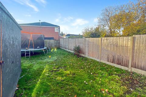 4 bedroom semi-detached house for sale, Silver Birch Close, Thamesmead, London, SE28