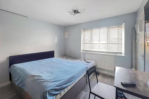 27 Silver Birch Close, London, SE28 8RW