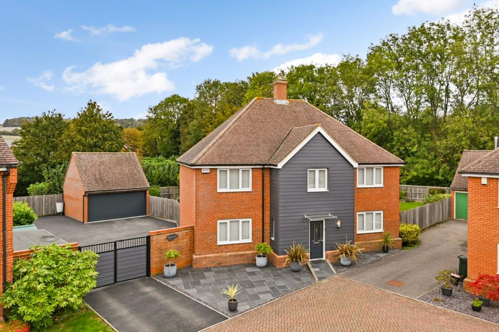 Tatchell Drive, Charing, Kent, TN27 5 bed detached house for sale £
