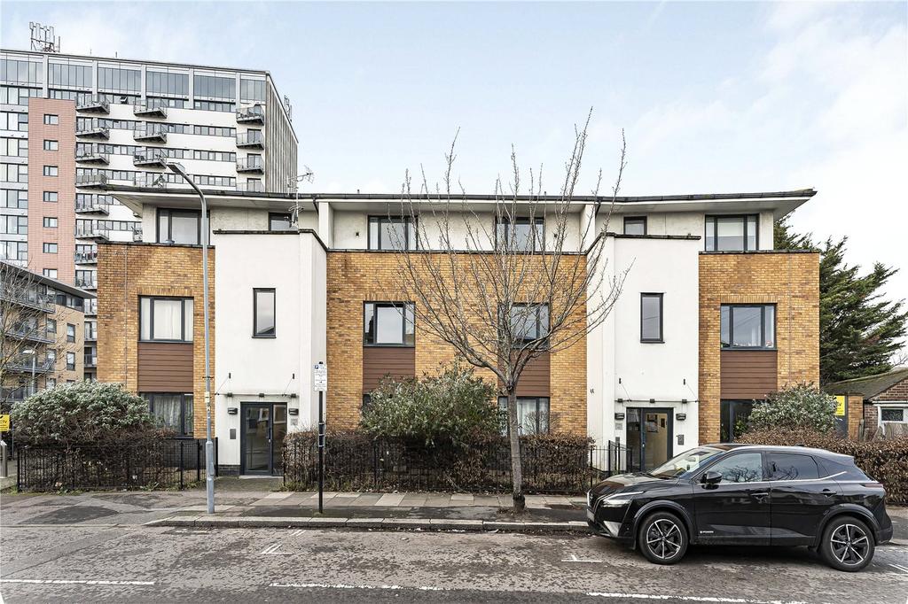 Gateway Court, Parham Drive, Gants Hill, IG2 2 bed apartment for sale