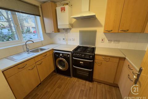 3 bedroom semi-detached house to rent, St. Giles Close, HOUNSLOW TW5