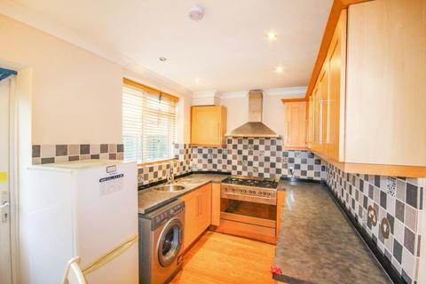 2 bedroom terraced house to rent, Wilford road, Langley