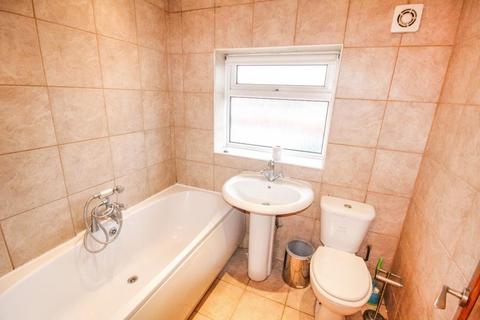 2 bedroom terraced house to rent, Wilford road, Langley