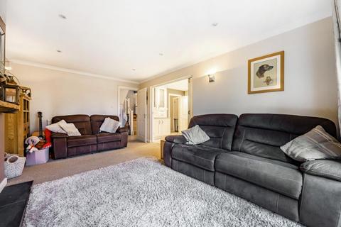 5 Lovell Close, Ducklington, Witney, OX29 7YQ