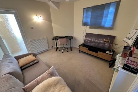 1 bedroom ground floor maisonette to rent, Hazelwood Close, Luton, Bedfordshire, LU2 8AR