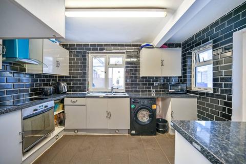 4 bedroom semi-detached house for sale - New Road, Feltham, TW14