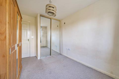 2 bedroom flat for sale, Friars Close, Seven Kings, Ilford, IG1