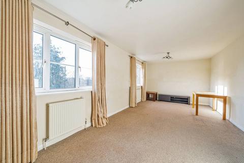 2 bedroom flat for sale, Friars Close, Seven Kings, Ilford, IG1