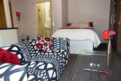 1 bedroom flat to rent, Greenhead, Huddersfield HD1