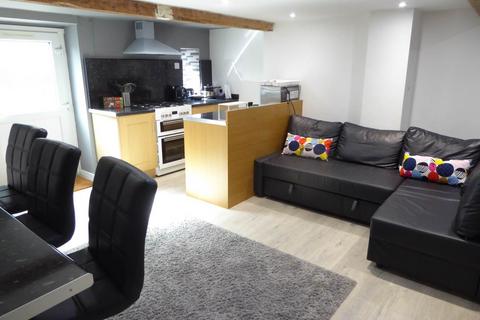 3 bedroom house to rent, Moldgreen, Huddersfield HD5