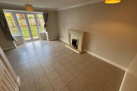 3 bedroom semi-detached house to rent, Lilac Road, Brough, East Riding of Yorkshire, HU15